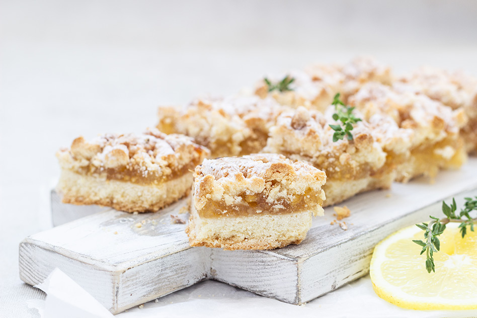 Apfelmuskuchen mit Streusel vom Blech – Hier duftet die ganze Wohnung!