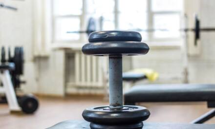 5 Gründe, warum ein Kurzhantel Set in deinem Fitnessstudio zu Hause nicht fehlen darf