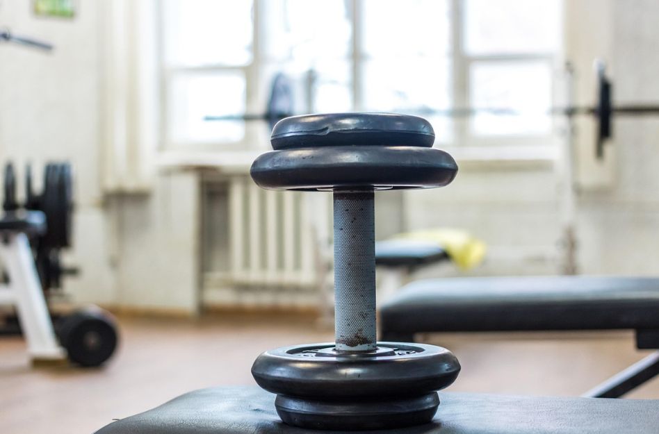 5 Gründe, warum ein Kurzhantel Set in deinem Fitnessstudio zu Hause nicht fehlen darf